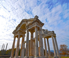 Afrodisias Tetrapylon