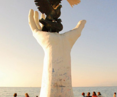 Barış Heykeli...