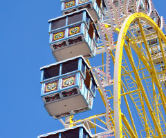 Ferris wheel -(at Funfair... so called  DOM ) in Hamburg