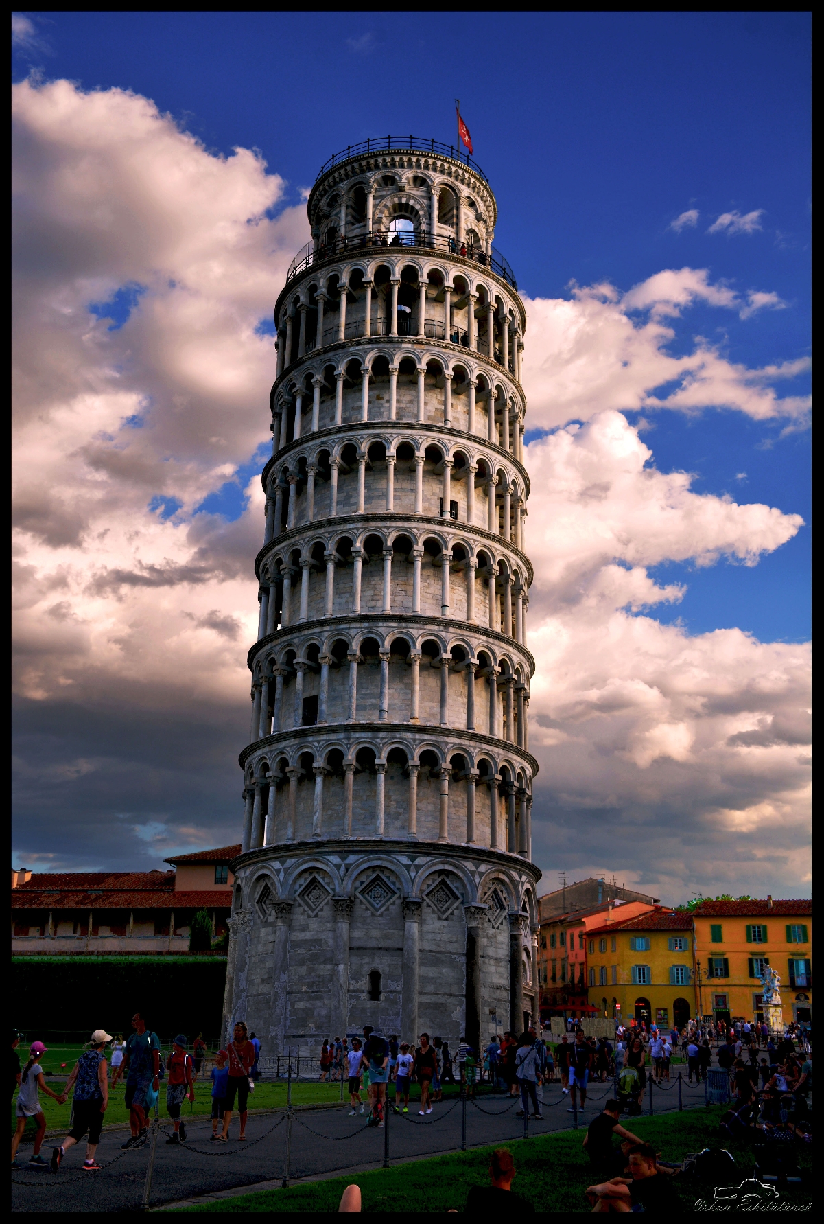 Какая башня изображена. Достопримечательности Италии Пизанская башня. Пизанская башня чудо света. Пезан Кая башня. Падающая башня в Италии.