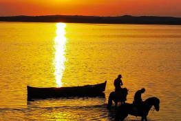 Akçalar Mahallesi kıyısından ulubat gün batımı 