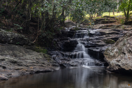 Pequena queda d'água