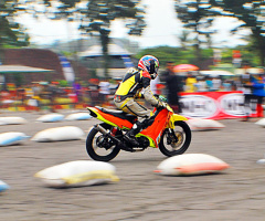 balap motor