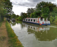 THE CANAL IN BUGBROOKE , ENGLAND