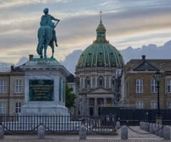 På Amalienborg Slotsplads -  Kbh. - Juni 2024.
