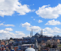 Bir Avuç Güvercin, Bin Parça Gökyüzü 