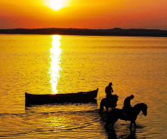 Akçalar Mahallesi kıyısından ulubat gün batımı 