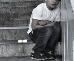 Ne kadar kaçarsan kaç her zaman önünde olacak. O yüzden Kaçma..