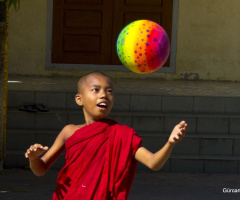 tapınakta çocuk olmak