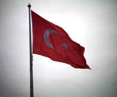 Bayrağı Bayrak Yapan Üstündeki Kandır