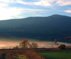 fog at the foot of the mountain