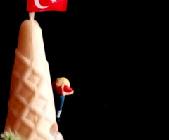 Miniciks Minimal Hayatlar Dağ ve Bayrak