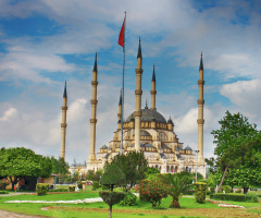  Kandiliniz mübarek olsun. Sabancı Cami / Adana