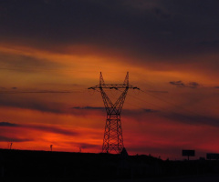 Gün batımında Elektrik Direkleri