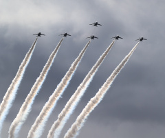 Bright contrails