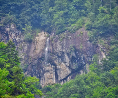 Uzakta