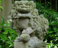 Figur im Japanischen Garten