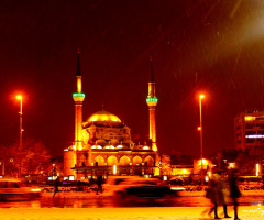 Miniciks Hayatlar  KARDA GECE İKİKAPILI CAMİİ 