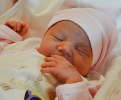 yeni doğmuş bebek 