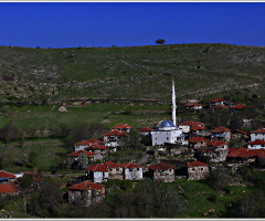 ORADA BİR KÖY VAR UZAKTA