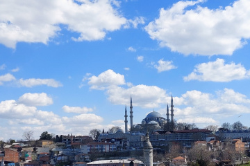 Bir Avuç Güvercin, Bin Parça Gökyüzü 