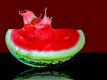 FOTOMONTAGE/ ERDBEEREINSCHLAG ;-)