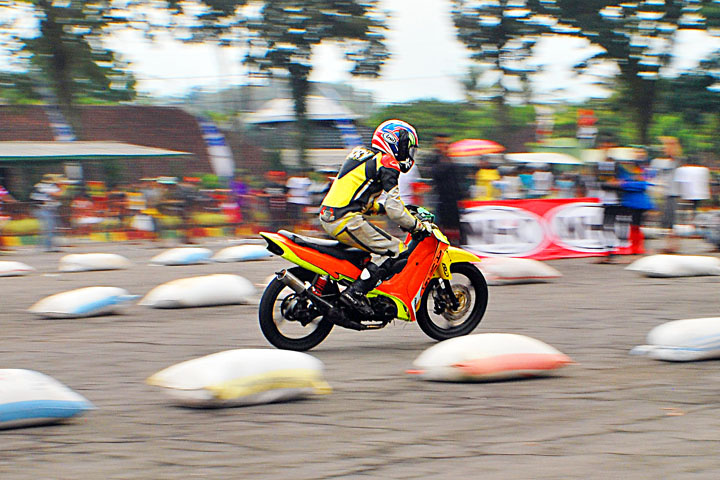 balap motor