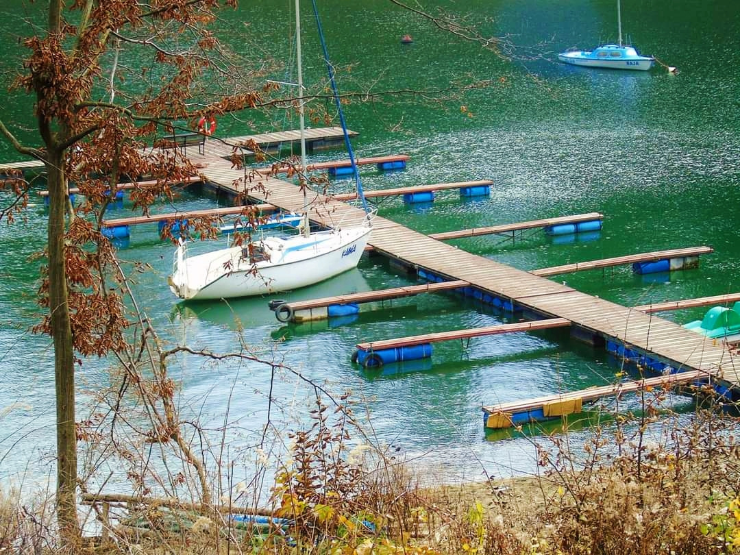 SMALL MARINA FOR BOATS