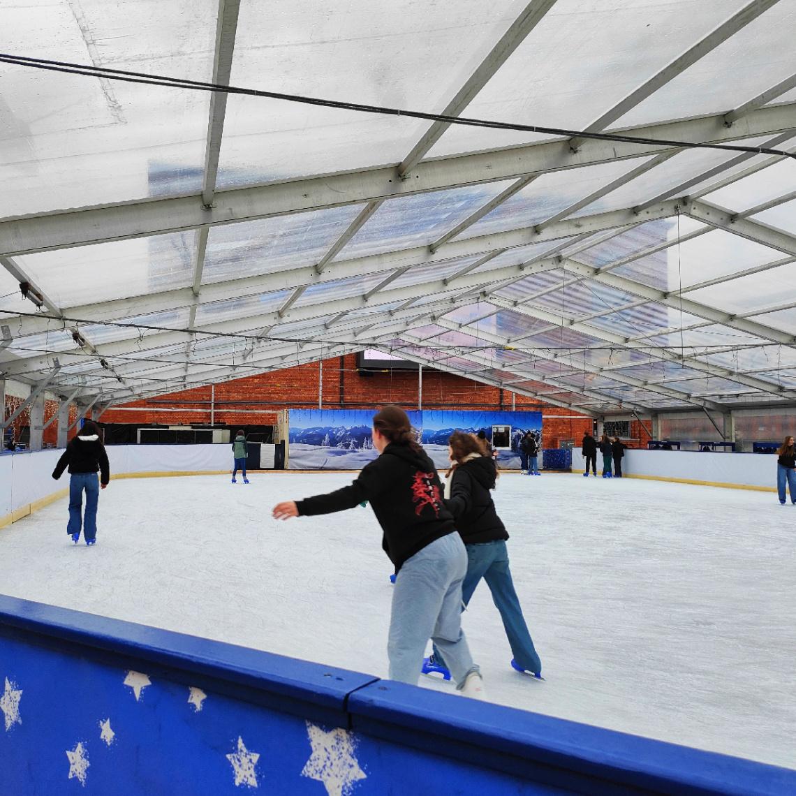 WINTER FUN ON THE ICE RINK