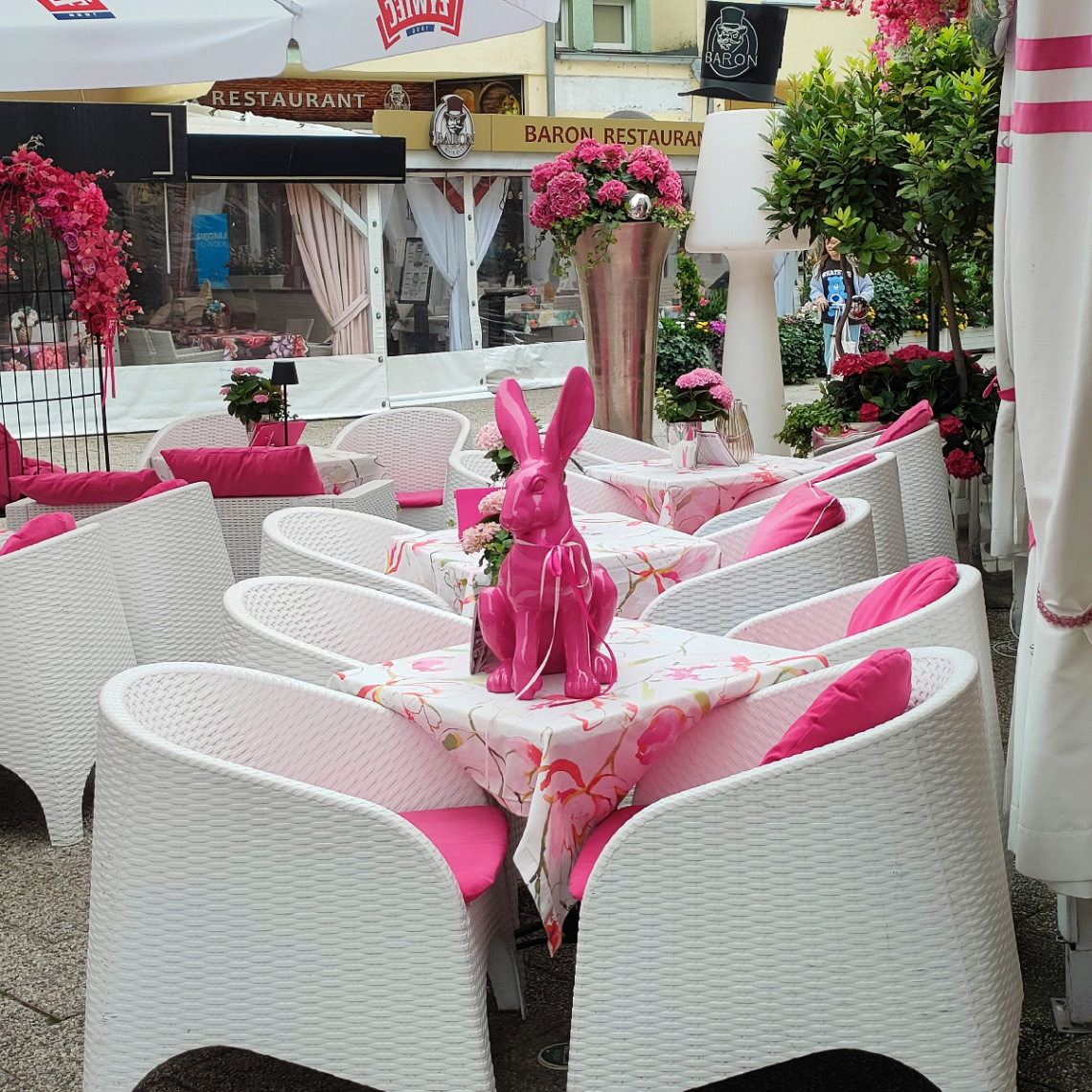 DECORATED CAFE 