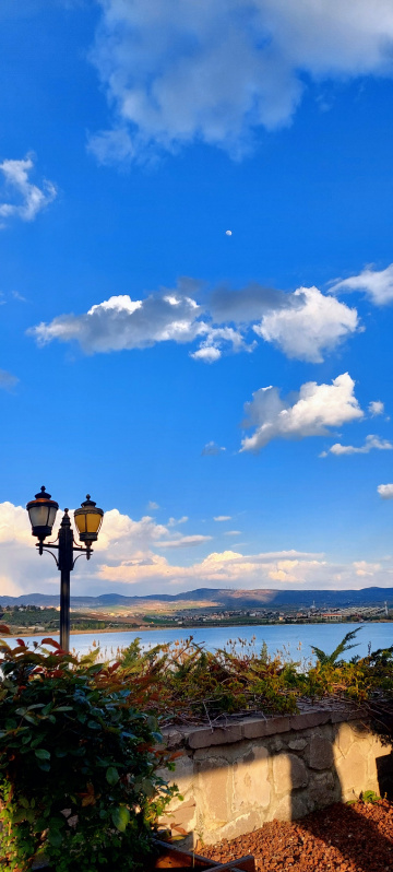 Ay'ın Sessiz Selamı