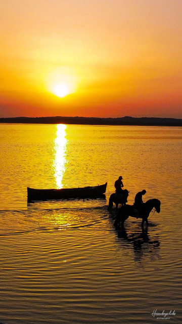 Akçalar Mahallesi kıyısından ulubat gün batımı 