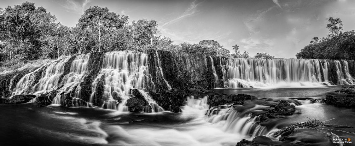 Cachoeira Salto Belo em preto e branco