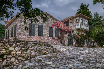 Doğanbey Köyü'nde Rum Yapısı Taş Evler