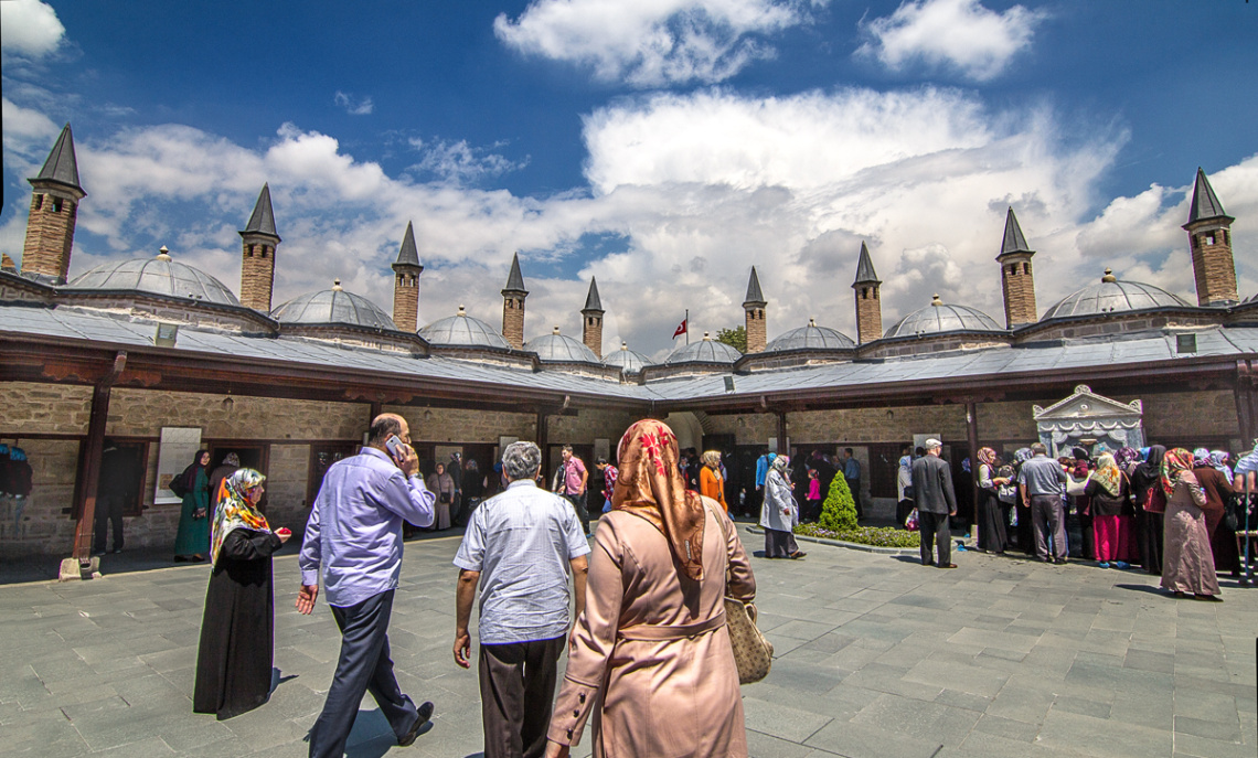 Mevlana Türbesi İç Avlu.KONYA