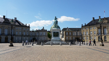 Wonder Copenhagen.  The Royal Danish Palace - Amalienborg.