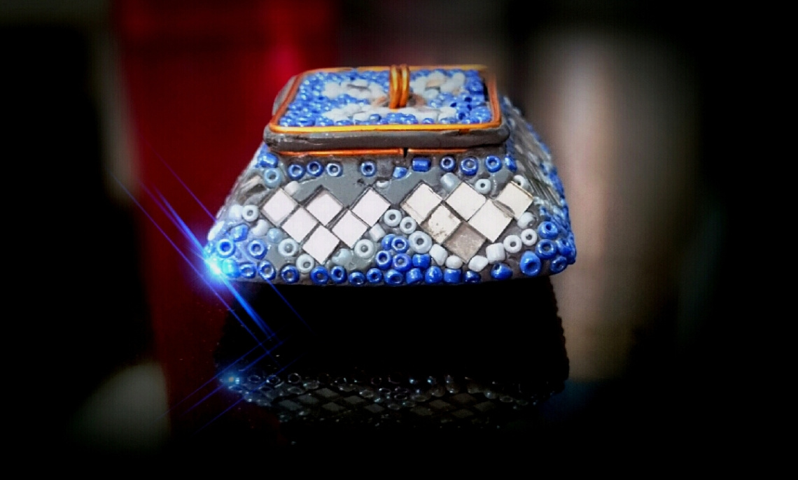 Earthen pot with reflection