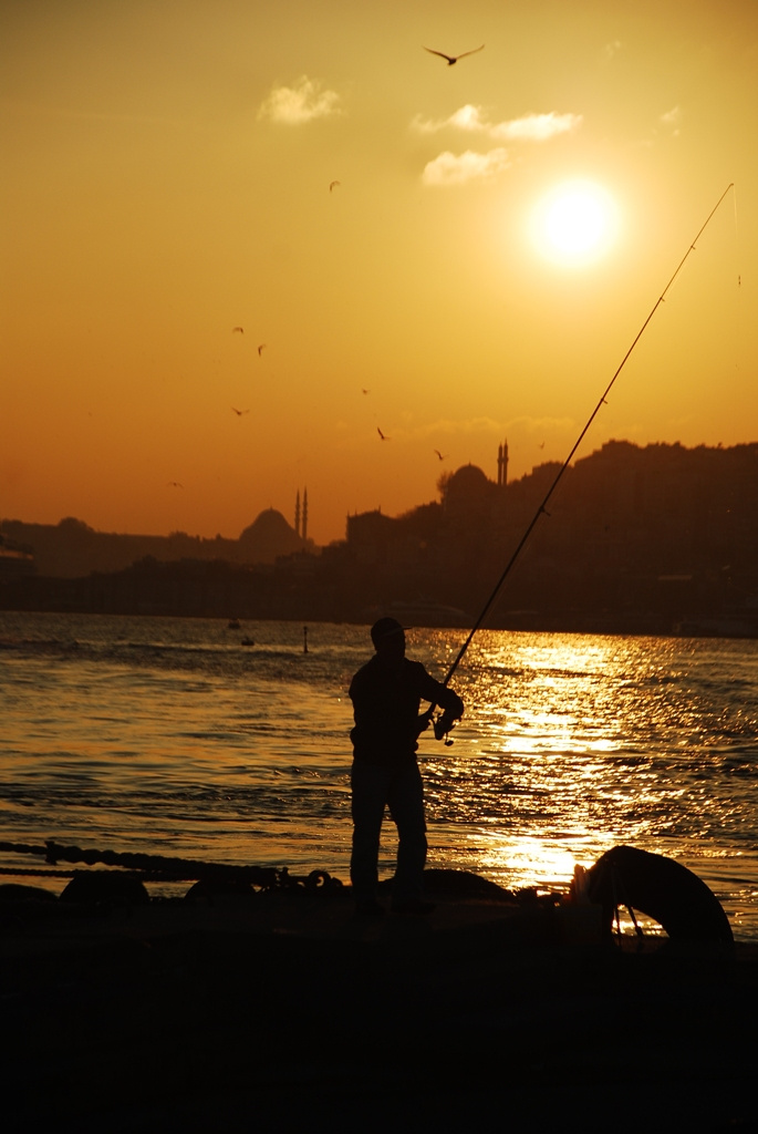 İstanbul'a Olta Sallamak