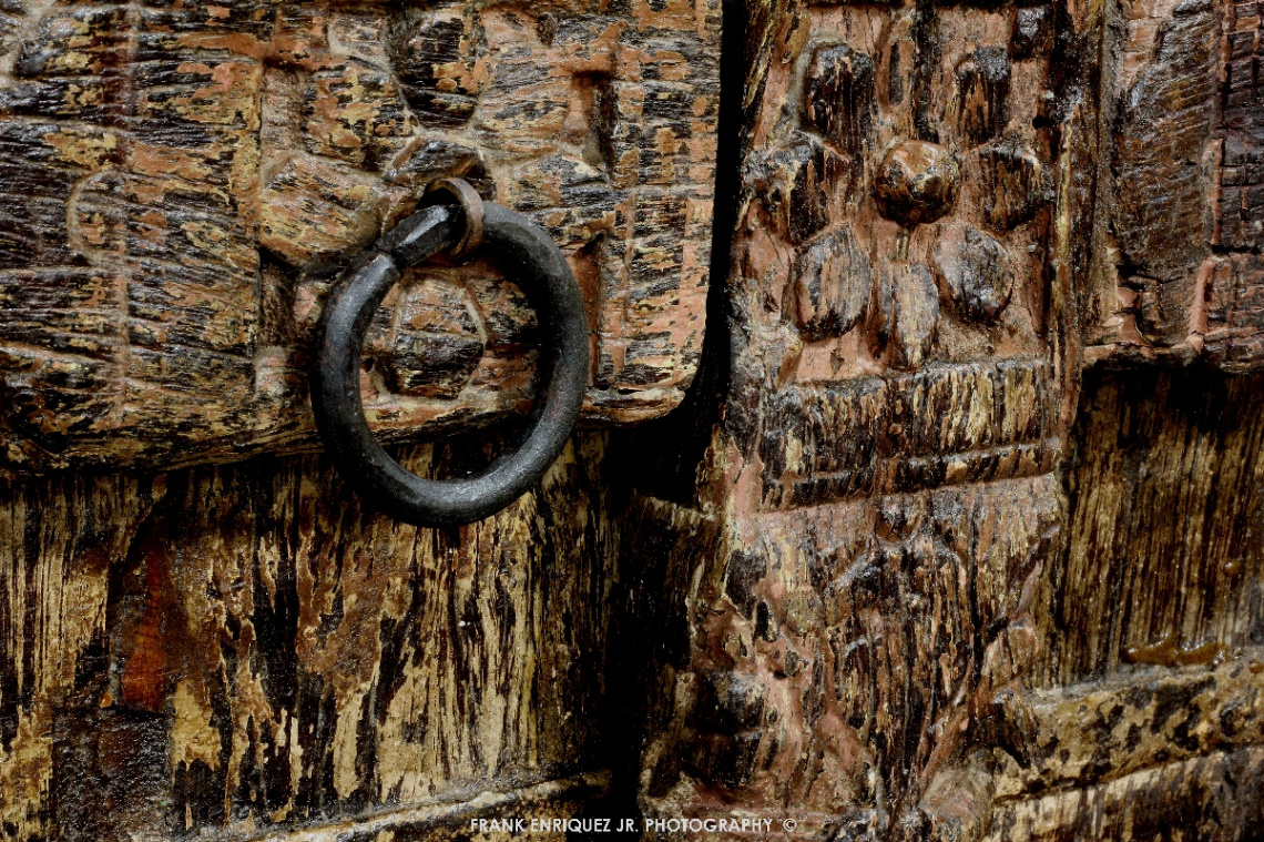 Una puerta de madera