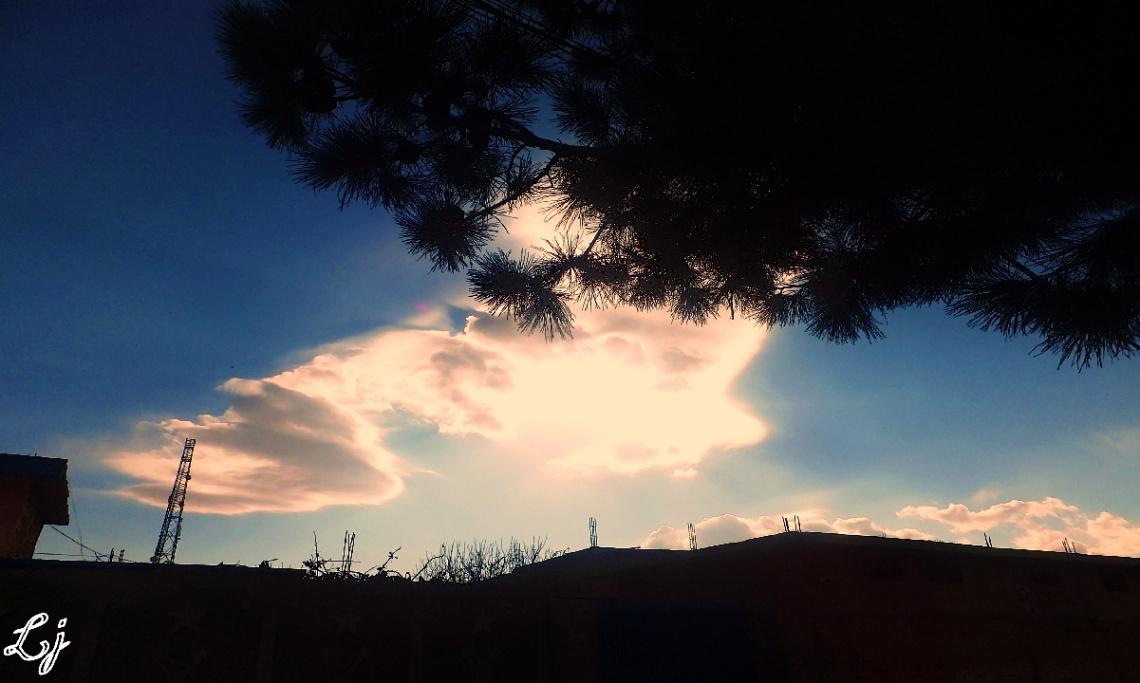 sun setting on Chiltan mount