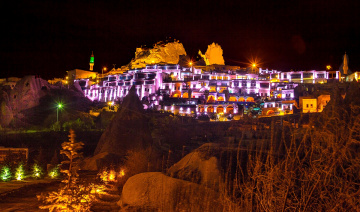 Uçhisar\'da Gece/KAPADOKYA