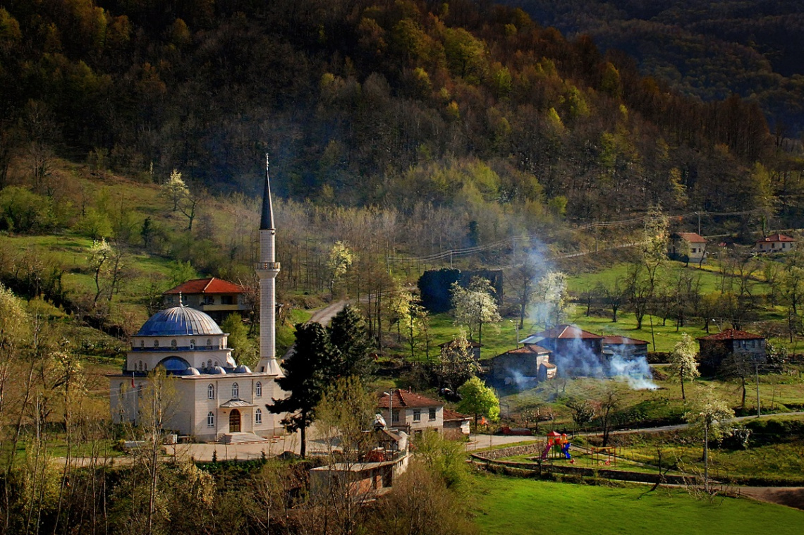 Bir köy var uzakta...