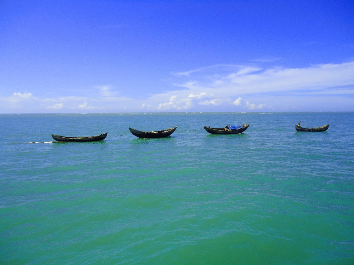 Sky, Sea and Boats