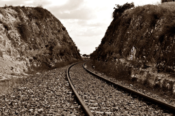 Uzayıp Gidiyor Tren Rayları