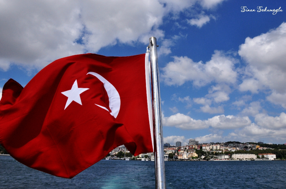 istanbula bir bakıs sanlı bayralğımızla