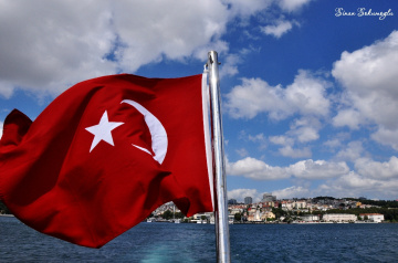 istanbula bir bakıs sanlı bayralğımızla