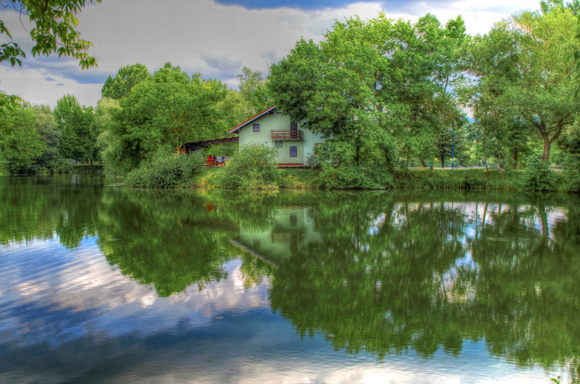 Lake  house