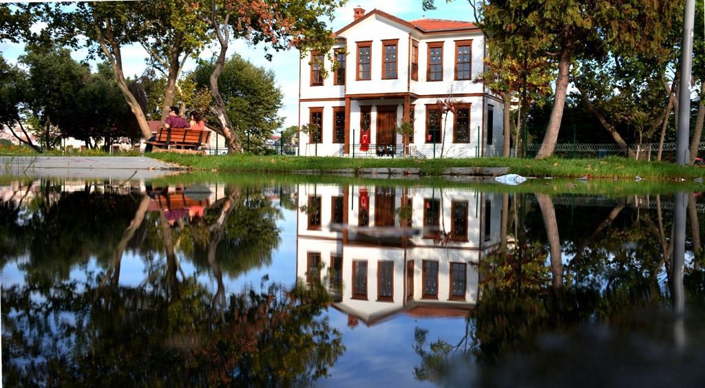 Suya Yansıyanlar