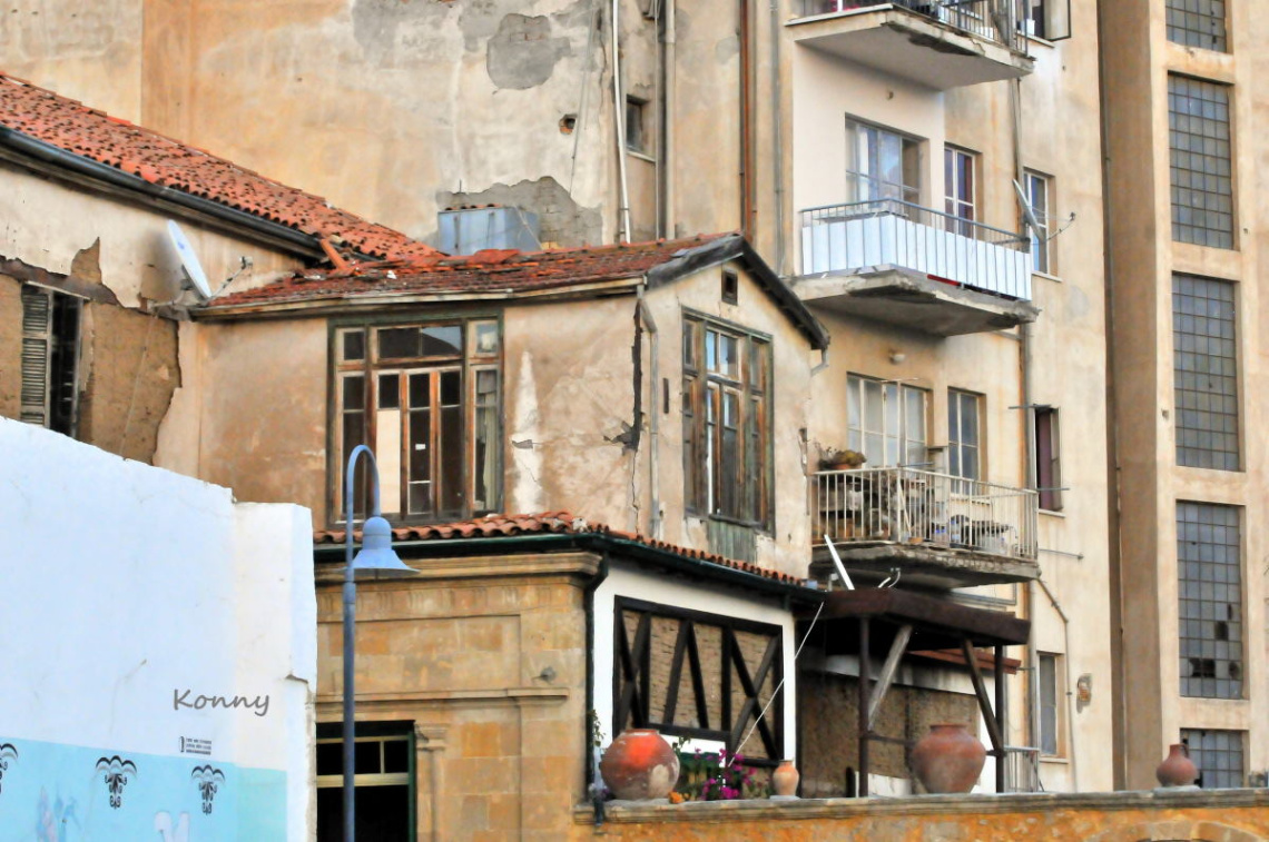 little house on top of an other house