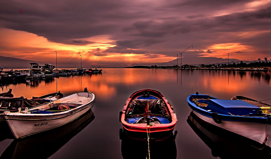 Balıkçı Barınağında Gündoğumu